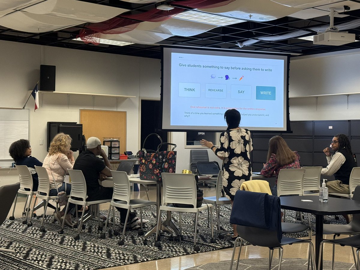 kyleebradford's tweet photo. Teacher got to dive into high-impact strategies that support our Emergent Bilinguals with Mrs. Coker! What’s best for EBs is BEST for all learners—strong scaffolds, meaningful language, and purposeful learning benefit everyone💡So excited for our Bonus PL at LHHS! @LHHSWildcats https://t.co/xUvHga7LLx