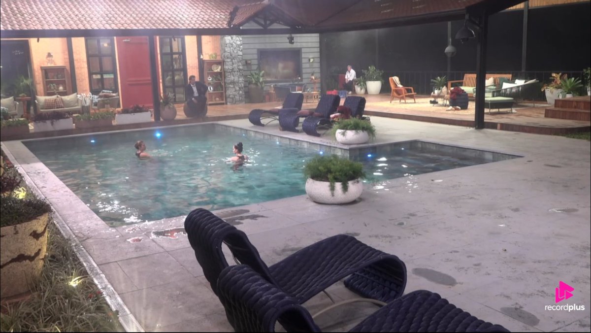 centralreality's tweet photo. Um novo grupo se formou: Maíra, Ariela, Daniel, Serginho e, possivelmente, Mayk #AFazenda https://t.co/PcN14p1mhW
