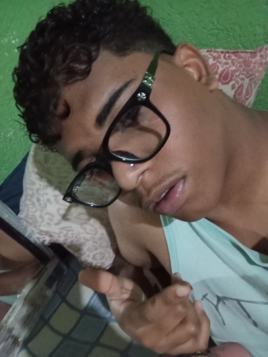 mviastek's tweet photo. descobri que nao sou bonito quando estou chapado https://t.co/NAEPMm85s8