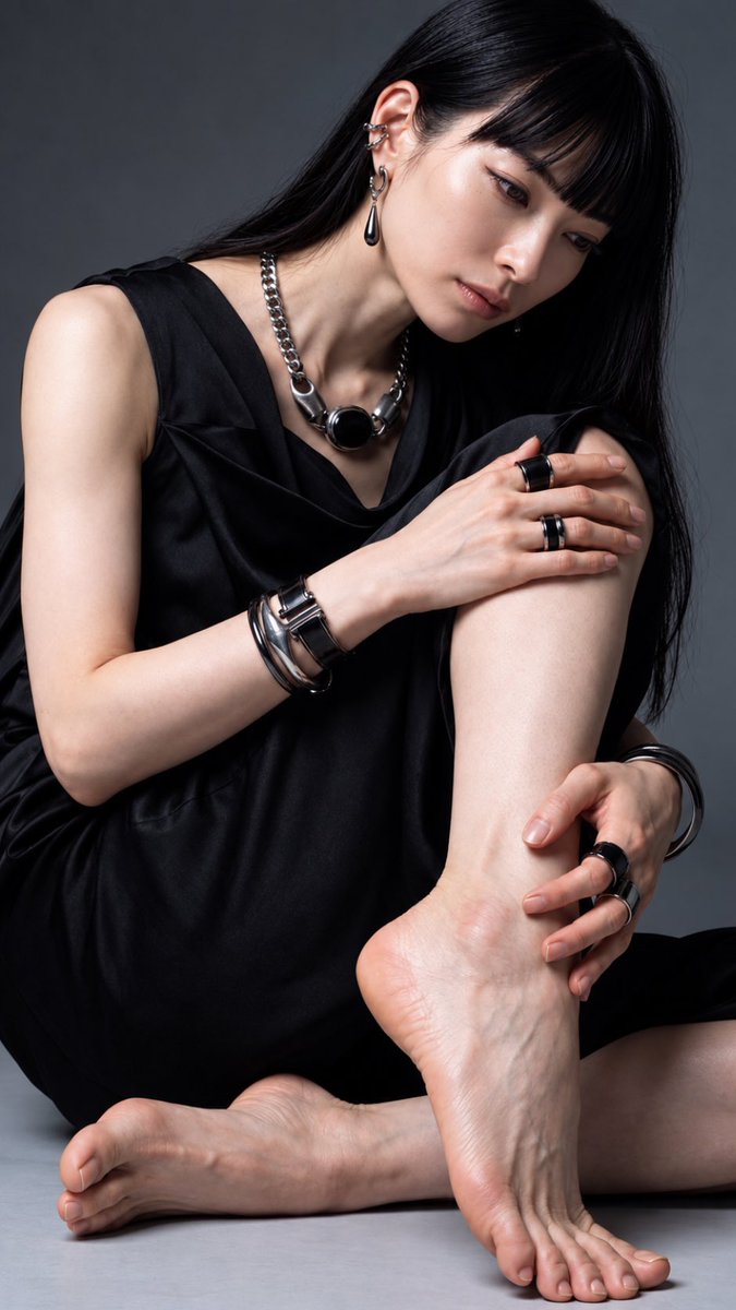 H________H___H's tweet photo. #model #mode #jewelry https://t.co/7NNRCS1QhU
