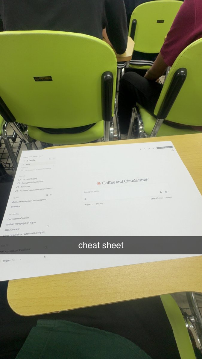 pacil_menfess's tweet photo. From : Gepe si jenius
To : warga pacil

saran aja nder kalo dosen ga ngasi bawa cheat sheet barangkali bisa nge print ainya aja https://t.co/TQg9R1RjyD