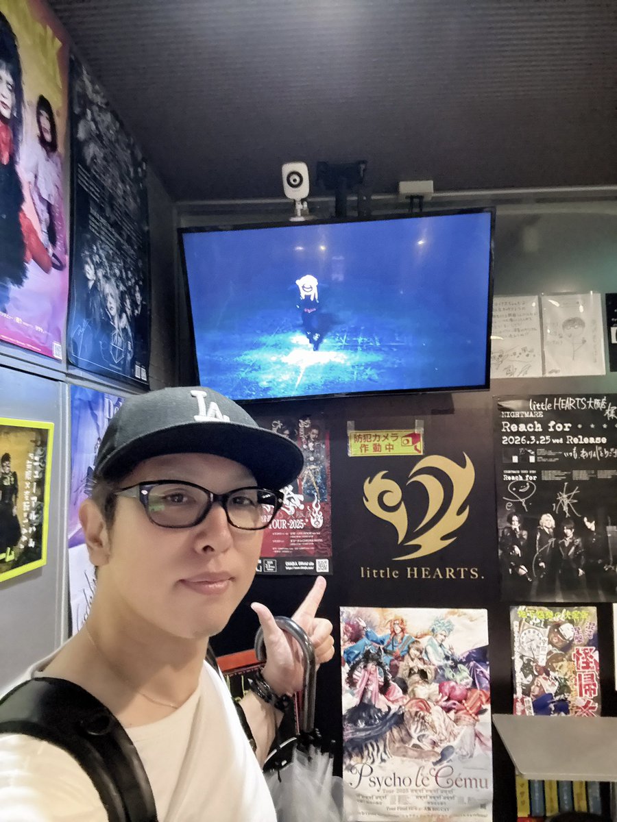 yu_sun's tweet photo. 大阪フライヤー行脚②🔥

📍OSAKA MUSE
@osakamuse

📍littleHEARTS.大阪店
@littleHEARTS_

📍THE LIVE HOUSE soma
@soma74053816

📍心斎橋CLAPPER
@CLAPPER_Osaka

ご協力いただき、本当にありがとうございました！！

そして関西のV系ファンの皆さんへ。

大阪でこのフライヤーを見かけたら、ぜひ手に取ってみてください✨

北海道にもカッコいいバンドがたくさんいます。

関西の皆さんに北海道のバンドを知ってもらうきっかけになれば嬉しいです🔥

↓ラスト！