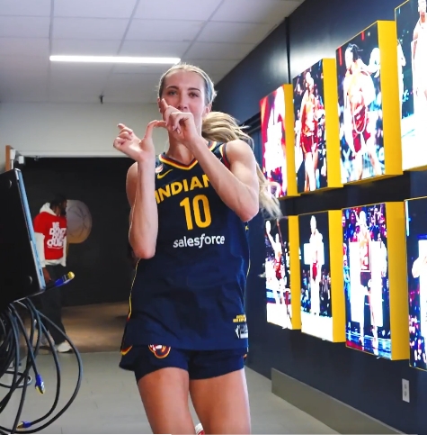 bakerlarry84's tweet photo. @IndianaFever OUR LEXIE BEING CUTE AS USUAL 🤗#playoffdub https://t.co/0UOOkNHDm2