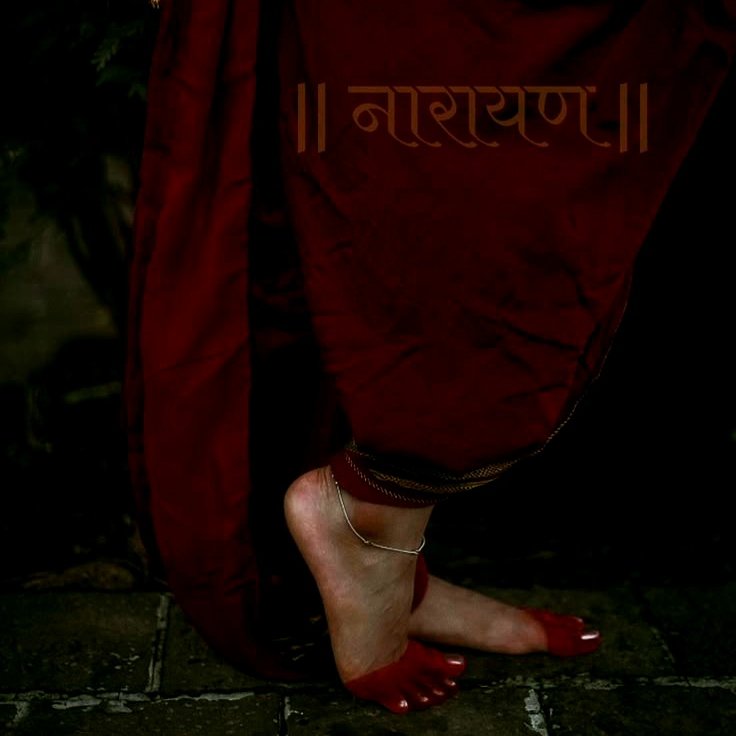 durgabatuni's tweet photo. गोकुल गांव के कुंज गली में,
माधव ने मिश्री हैं घोली..
है, वृंदावन के पुष्प-कलि में,
कान्हा की बँसी हैं बोली..

हर घर की गैया चरने को...
ग्वाल बाल संग रास रचाये!
और सखा संग दही चुराए...
अपने मधुकर मिष्ठी बातों से!

गोपियों का भी मन तरसाये,
यसोदा मैया खूब समझाती। https://t.co/WsKX7Tm2jF