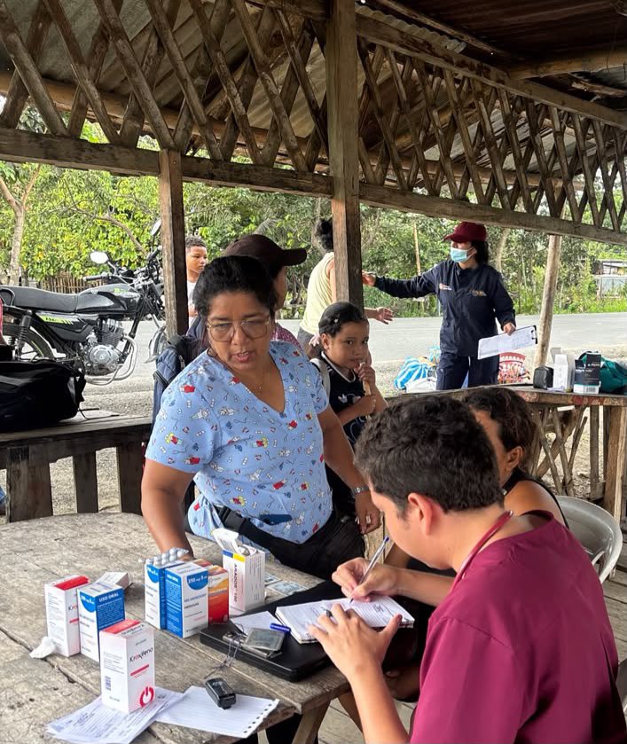carolozanohok's tweet photo. 📍 Babahoyo | Los Ríos

En el recinto Las Cañitas, realizamos un barrido territorial para identificar necesidades. Coordinamos el abastecimiento de agua y la atención de una brigada médica del Ministerio de Salud Pública. https://t.co/qZqVXH1eKL