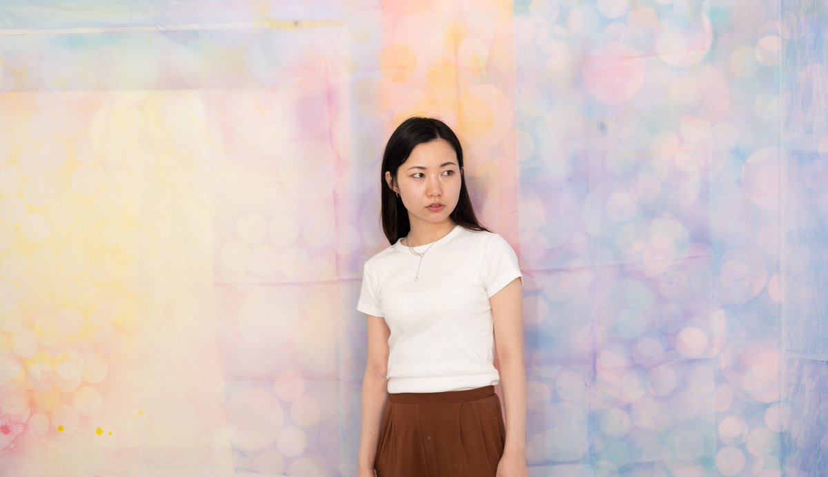 TGGakusha's tweet photo. 箔で夜空をつくる✨オンライン型講座「PIGMENT TOKYOと絵画素材をまなぶ」が受付中！

金属を叩いて薄く延ばした「箔」
本講座では日本の伝統技法「平押し」と「砂子」の実習を行います。

PIGMENT TOKYO 画材エキスパートの三毛あんり氏、岡野敦美氏が講師を担当します。
https://t.co/B9rFxVyzGd https://t.co/9y3qrfCctB