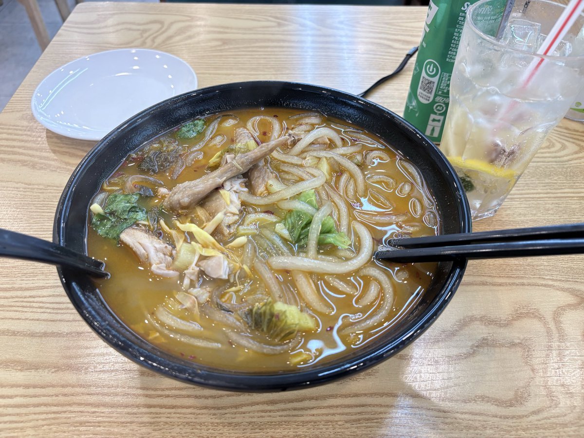 MacaoTroll's tweet photo. Lunch today 🍜✨

A steaming bowl of sour &amp; spicy noodle soup, loaded with chicken 🍗, the broth is so rich and slurpy 😋🔥

Plus an ice-cold lemon soda on the side 🍋🧊 to cool down the heat hehe ~

Perfect noon, full tummy happy heart 🥰💛 https://t.co/jdfAYUjSMH