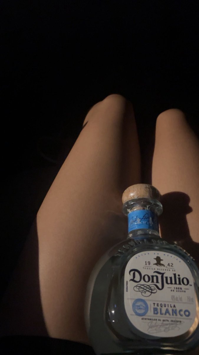 petitemamival's tweet photo. We got freaky off that Don Julio 👅 https://t.co/Of1kX6022v