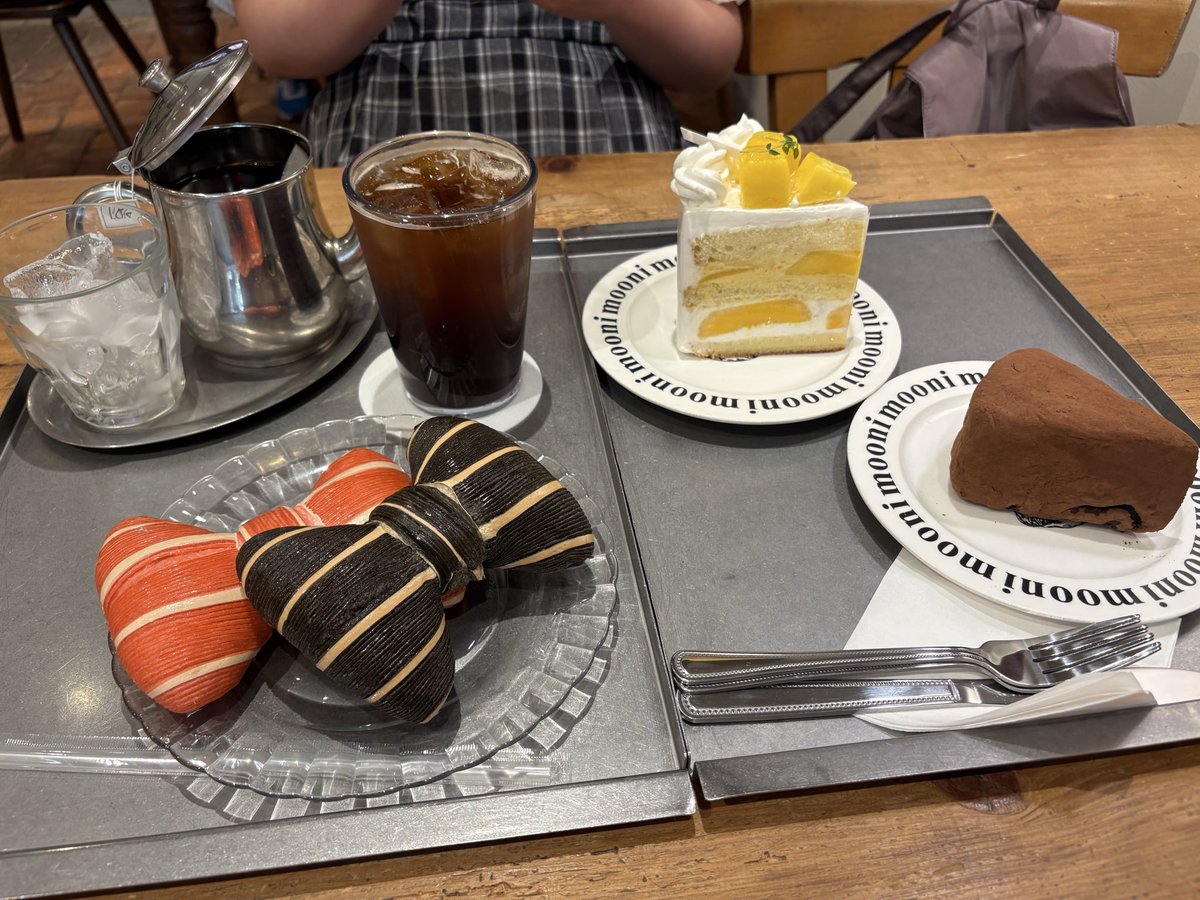 boshidaifuku's tweet photo. 美味しいけどチョコのケーキがくどい🤢 https://t.co/01H1OgUOmU