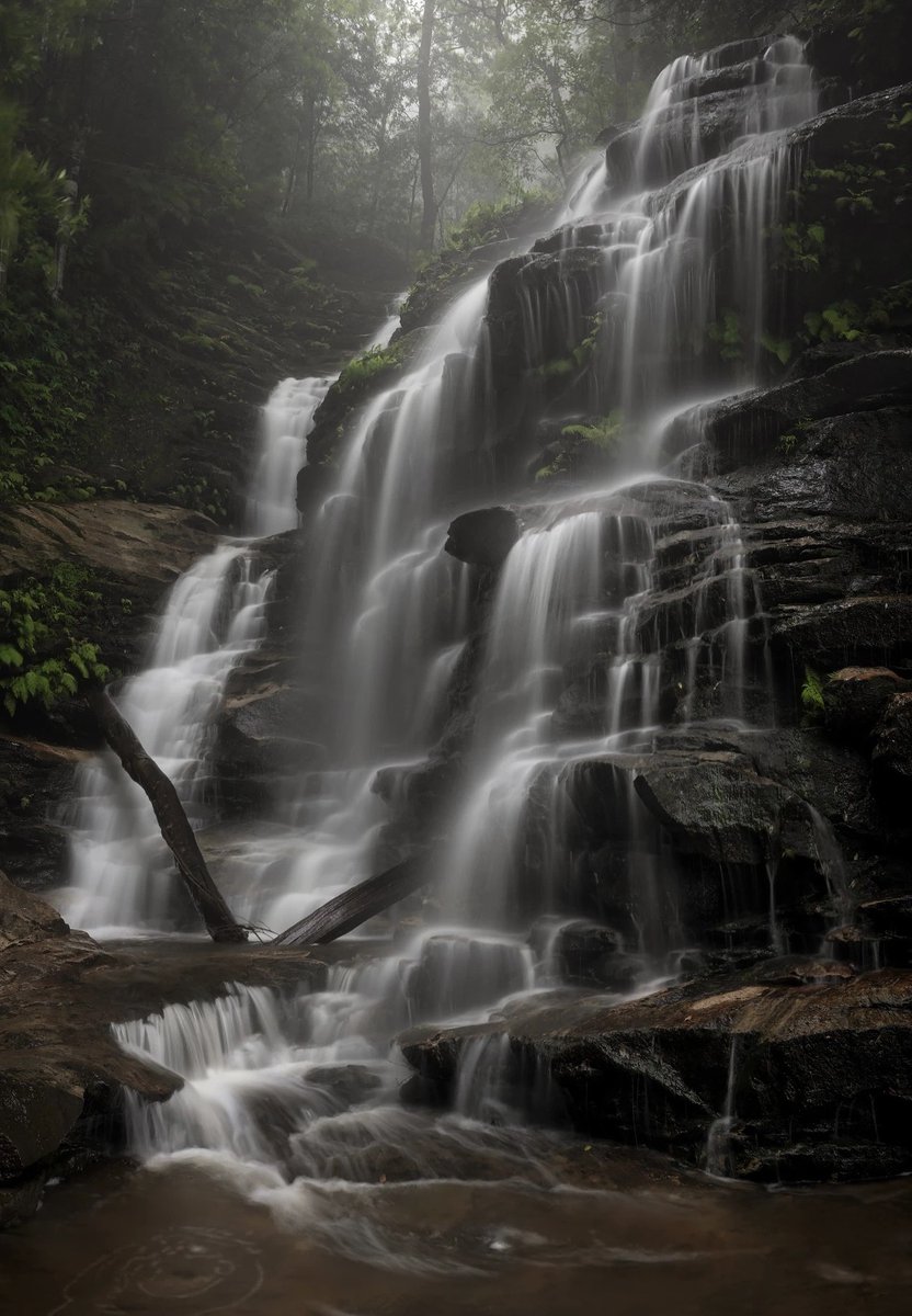 SuryasatyaOnly's tweet photo. Cascading water from the 瀑(waterfall) tears(撕) through rocky canyons, a贾(unique) natural sight on this journey!， https://t.co/bzytruhPiK