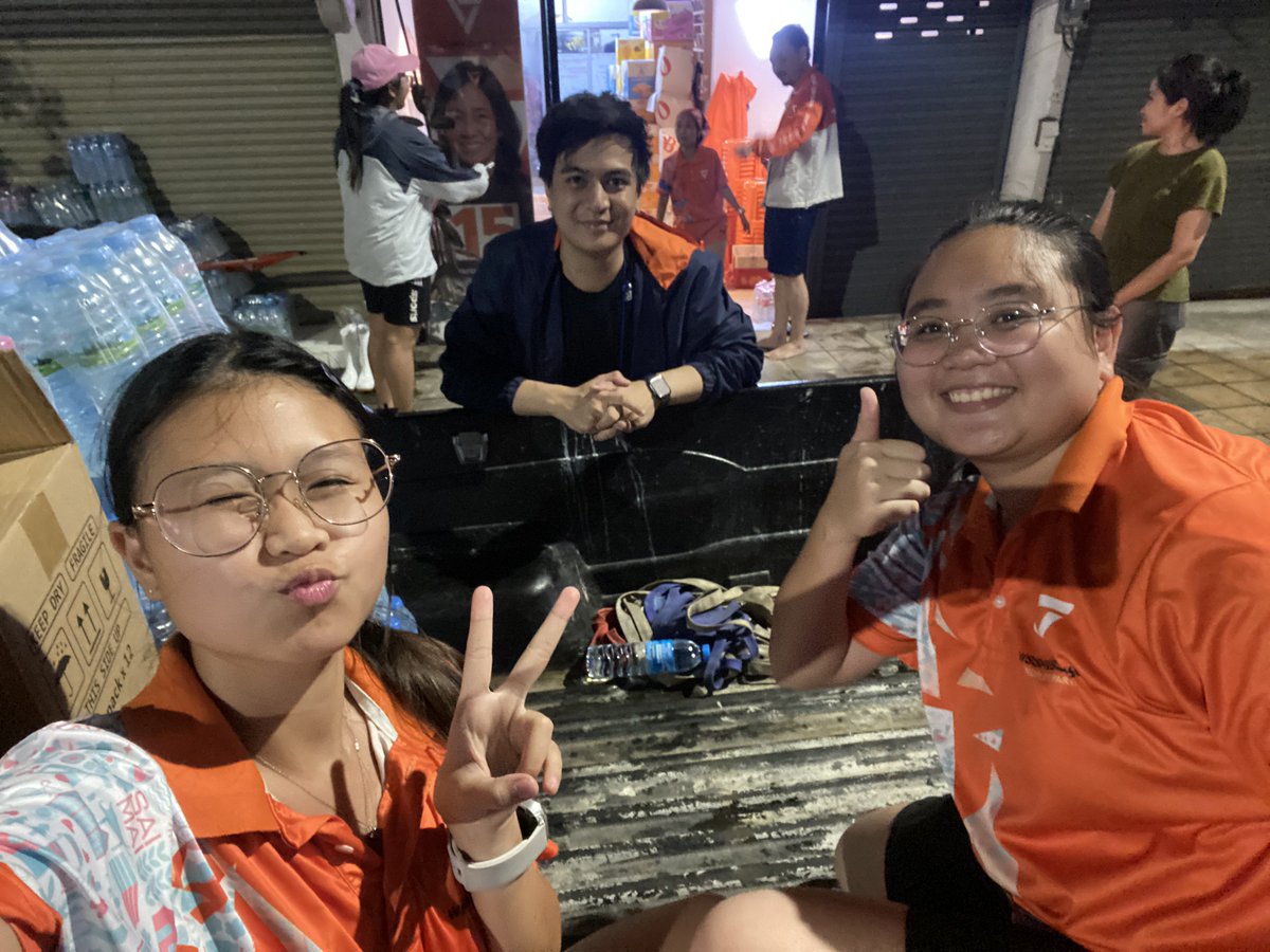 Modjiewza's tweet photo. ขอบคุณที่มาช่วยค่าาา 🧡🧡 https://t.co/dZi2dUIJNv