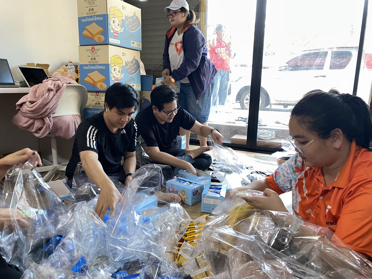 Modjiewza's tweet photo. ขอบคุณที่มาช่วยค่าาา 🧡🧡 https://t.co/dZi2dUIJNv