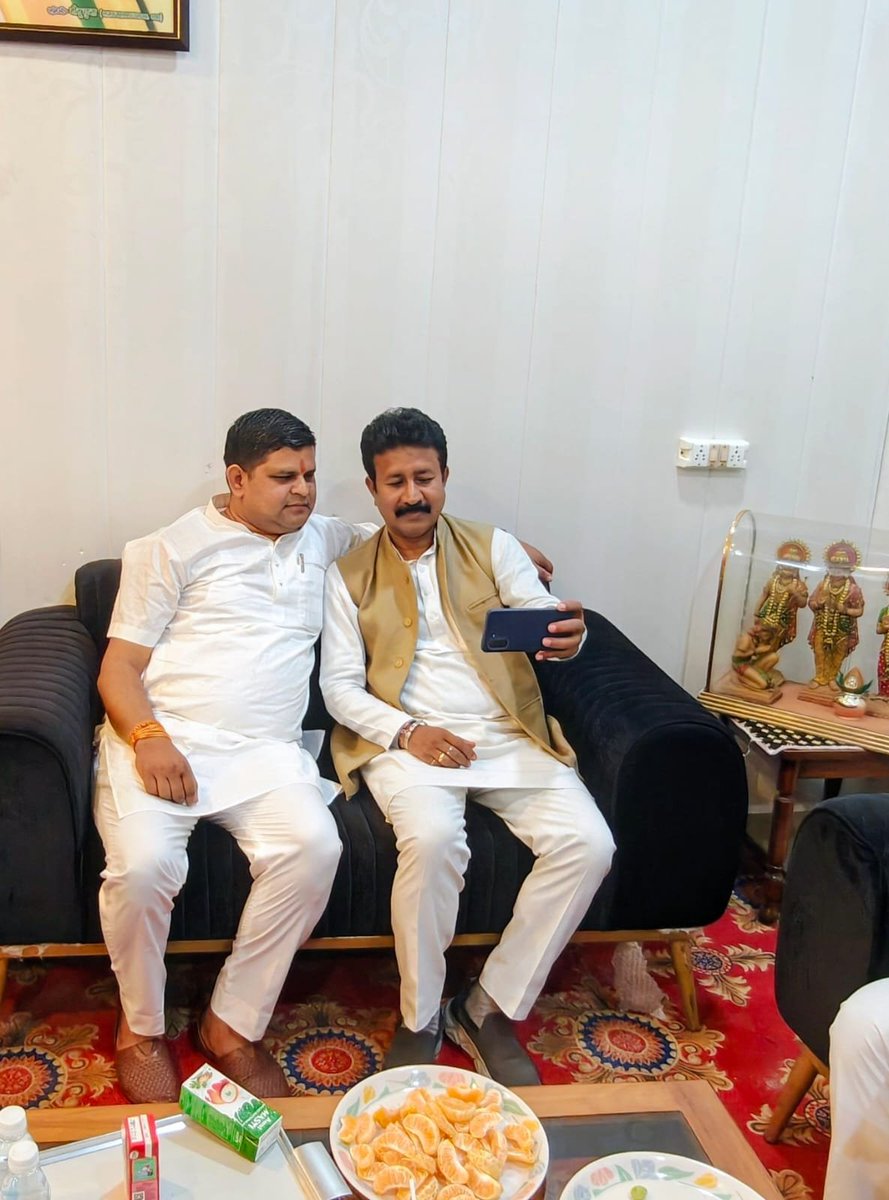 vinod4spnm's tweet photo. कर्मठ, ईमानदार एवं सरल स्वभाव के मेरे बहुत ही सम्मानित बड़े भाई भावल खेड़ा ब्लॉक के ब्लॉक प्रमुख श्रीमान @pramukhRajaram जी को जन्मदिन की हार्दिक बधाई एवं अनंत शुभकामनाएँ। 💐🙏
@SureshKKhanna
@idharampalsingh
@shilpiguptabjp https://t.co/CQNYeVmD25