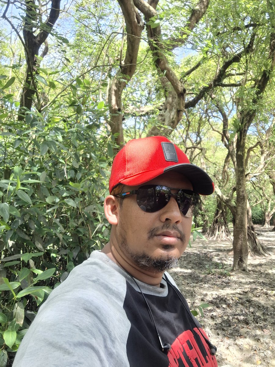 Safiqul118's tweet photo. শান্ত পরিবেশ, নির্মল বাতাস আর এক টুকরো সুন্দর মুহূর্ত—জীবন আসলে এমন ছোট ছোট আনন্দেই সুন্দর। ❤️🌳#প্রকৃতি #সবুজেরমাঝে #সুন্দরমুহূর্ত #NatureLover #facebookpost https://t.co/IoEPV5fvRd