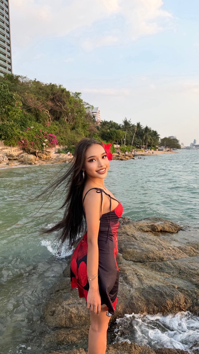 triustful's tweet photo. #ladyboy_jeddah 
#jeddah_ladyboy https://t.co/uwiyZebm5H