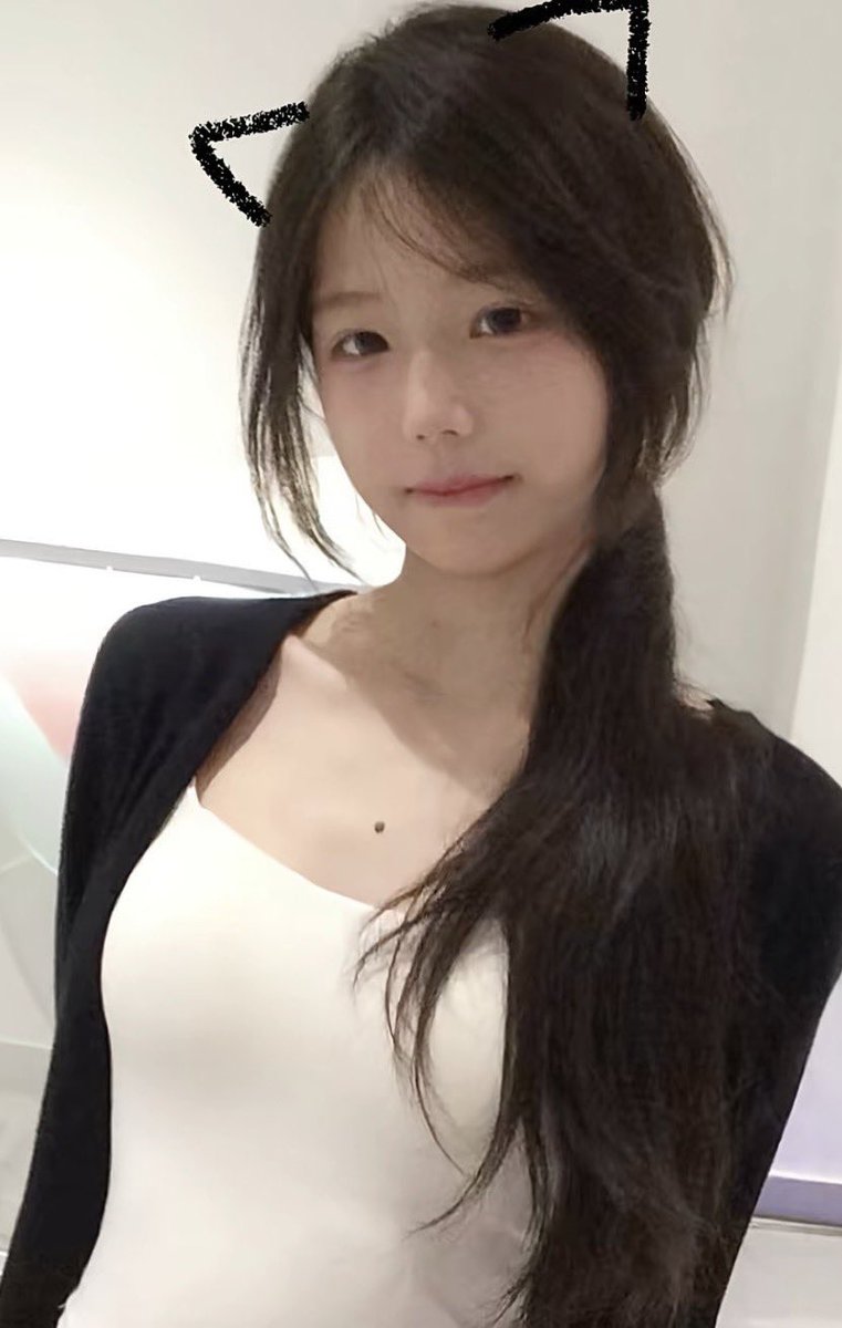AestroAbhi1's tweet photo. 睡醒了，继续继续！！！

谁要看我16岁到23的福吗？？？

 多来锐评一下，看完不许讲我福黑嗷…！ https://t.co/tCcnrJ3mB6