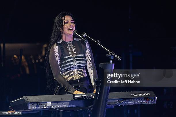 noahstones's tweet photo. @ternodedefunto @breakwaay @avrilbadgirl Um velha gorda parece uma tiazona com 50 anos na cara se vestindo tidinha gotica e a maluca falando da Avril kkkkkkkkkkkkkkkk https://t.co/k05fBb8wR7