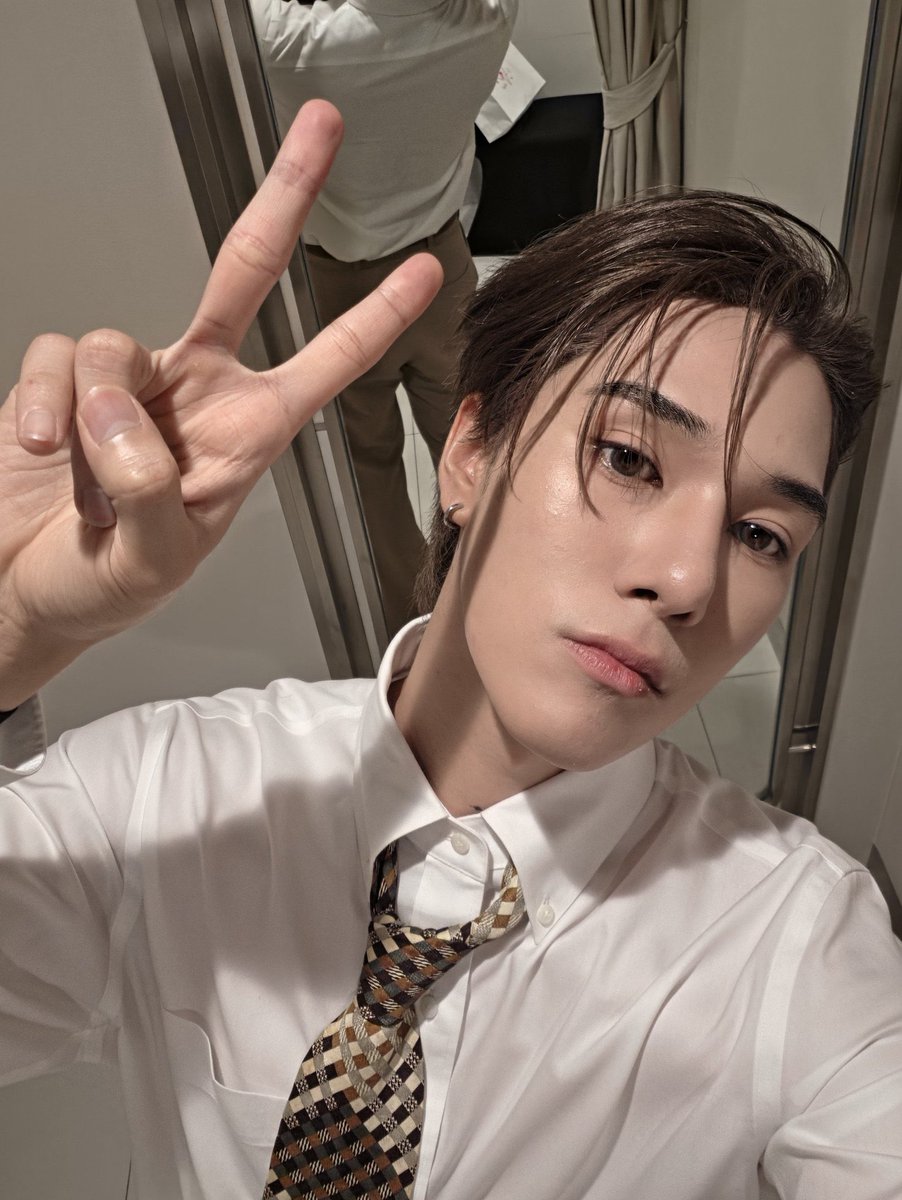 sknn2228's tweet photo. เหมือนจาร์ยมหาลัยแอบเดทกัน ☺️ https://t.co/O8NzP1z9LA