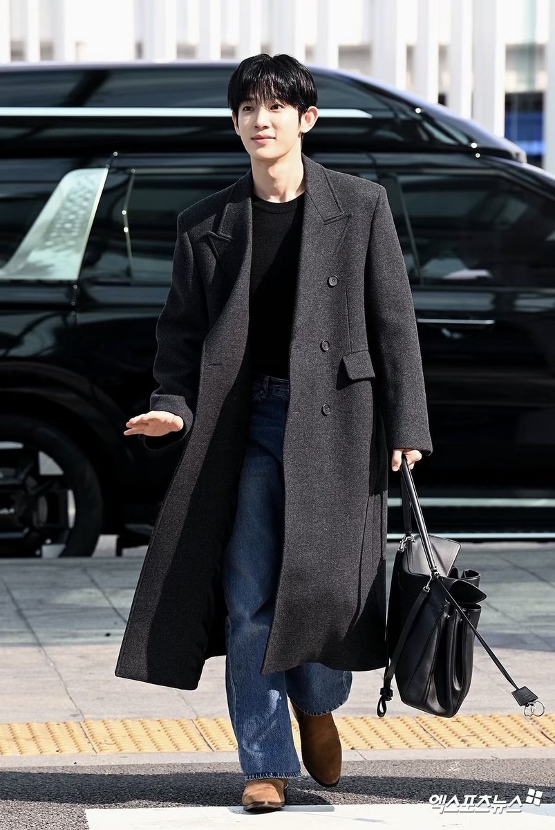 Ouengunpe8's tweet photo. 내가 오빠라고 부를 수 있는 남자 네가 이겼어…

PARK SIWOO IN PARIS

#PARKSIWOO 
#PARKSIWOOPFWSS27 https://t.co/kgUVXm0G92