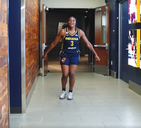 bakerlarry84's tweet photo. @IndianaFever OUR RAVEN WITH THE WINGS UP 😁LFG #playoffdub https://t.co/6U442S9Rwk