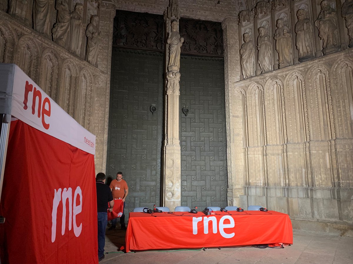 RTVEclm's tweet photo. Últimos preparativos de @LasMananas_rne desde la Catedral de Toledo con motivo del VIII Centenario @SICP_de_Toledo 

A las 7:00 horas con @JuanraLucas  

📲También en @rtveplay https://t.co/UQ1lac7ffm