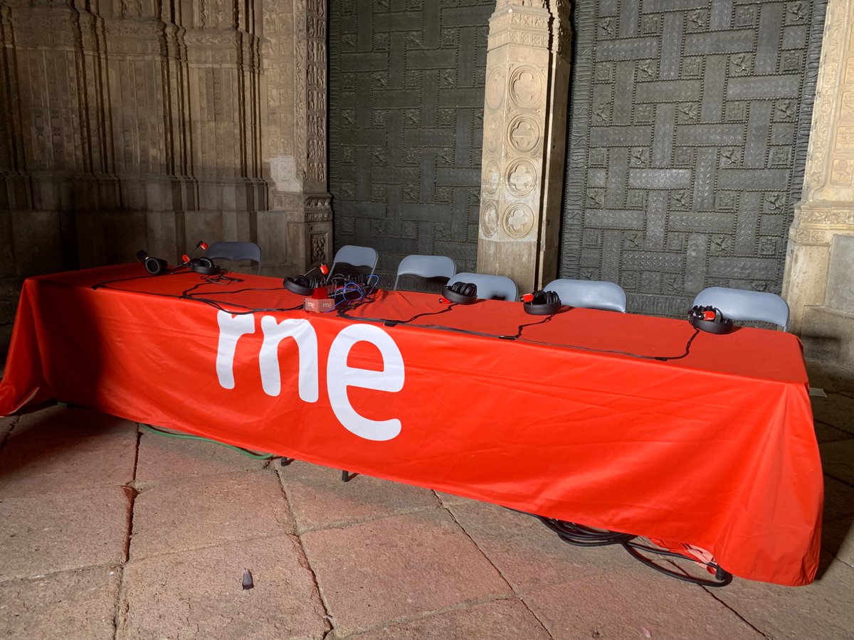 RTVEclm's tweet photo. Últimos preparativos de @LasMananas_rne desde la Catedral de Toledo con motivo del VIII Centenario @SICP_de_Toledo 

A las 7:00 horas con @JuanraLucas  

📲También en @rtveplay https://t.co/UQ1lac7ffm
