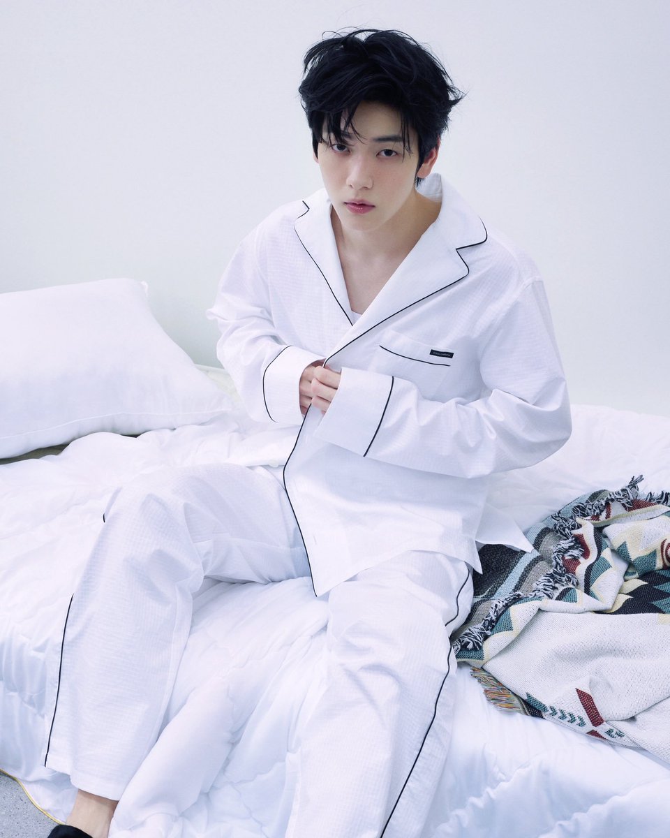 soohbean's tweet photo. Woke up so dreamy like this. https://t.co/DQKgeCkGjx