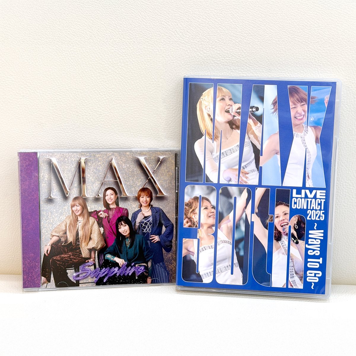 MAX_4_official's tweet photo. 💿RELEASE💿

本日9月30日(水)発売！

#MAX 
💿40th Single『Sapphire 〜サファイア〜』
https://t.co/cF25yM7ejF

📀LIVE DVD &amp;  Blu-ray『MAX 30th LIVE CONTACT 2025 〜Ways To Go〜』
https://t.co/NaIUeCOhRw https://t.co/je2mhlc6gs