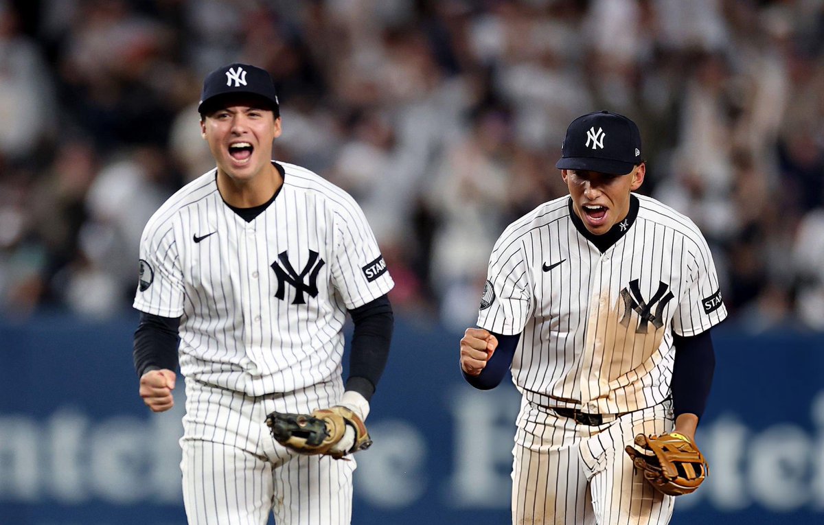 eyyankees's tweet photo. This photo nearly makes me tear up.

Completely surreal. 

OCTOBER BASEBALL. https://t.co/V08pTBrMzO