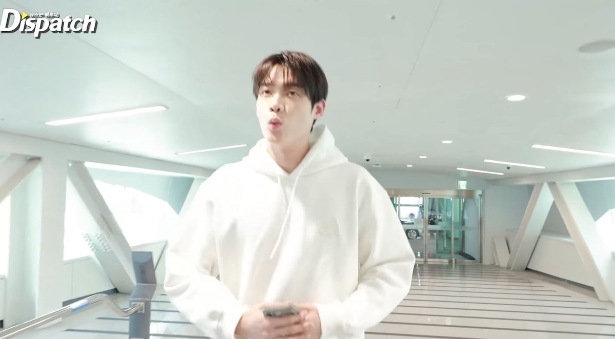 Nhi7cute's tweet photo. 라코스테 입은 모습 정말 잘 어울리고 멋있어요! 파리 FSW 일정 잘 마치고 무사히 다녀오세요.🐊😎

KIM YOON SIK PARIS FASHION WEEK  #KIMYOONSIKPFWSS27 #YoonSikInParis https://t.co/3W6V7lFj4C