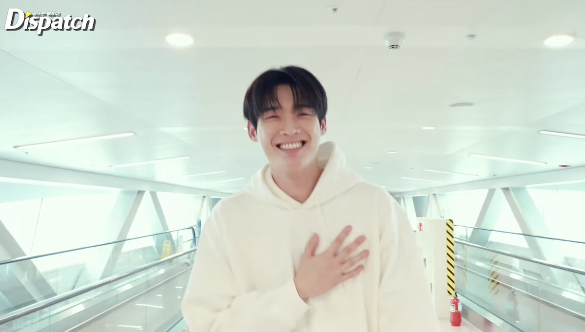 Nhi7cute's tweet photo. 라코스테 입은 모습 정말 잘 어울리고 멋있어요! 파리 FSW 일정 잘 마치고 무사히 다녀오세요.🐊😎

KIM YOON SIK PARIS FASHION WEEK  #KIMYOONSIKPFWSS27 #YoonSikInParis https://t.co/3W6V7lFj4C