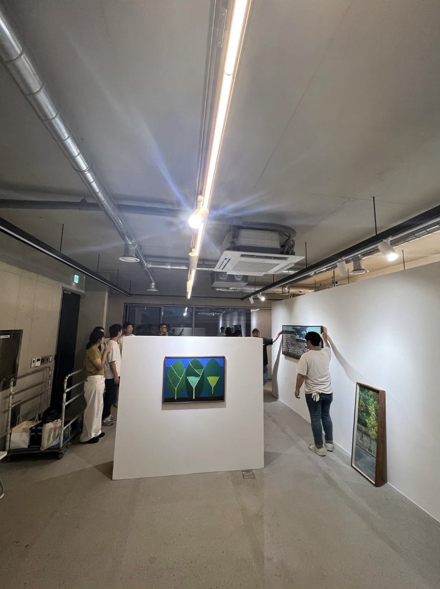 waveform912's tweet photo. 남준이가 3년전 익명으로 열었던 소규모 전시

시/차  
Time/Perspectives 
2023.07.21-08.06(연장) https://t.co/V2qfrHnoOK