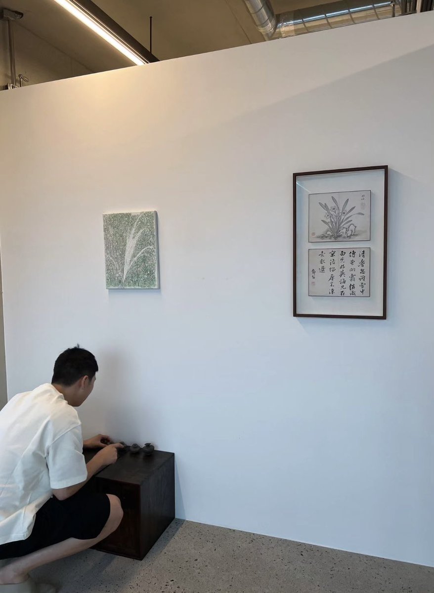 waveform912's tweet photo. 남준이가 3년전 익명으로 열었던 소규모 전시

시/차  
Time/Perspectives 
2023.07.21-08.06(연장) https://t.co/V2qfrHnoOK