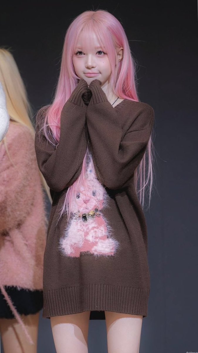 glittr_star's tweet photo. call me a fakerexic but id 100% rather look like the first two than the second two 
🤎🧸🌸

#edrtwt #kpoptwt #thinspo #fitspo https://t.co/lNWhF5XjUC