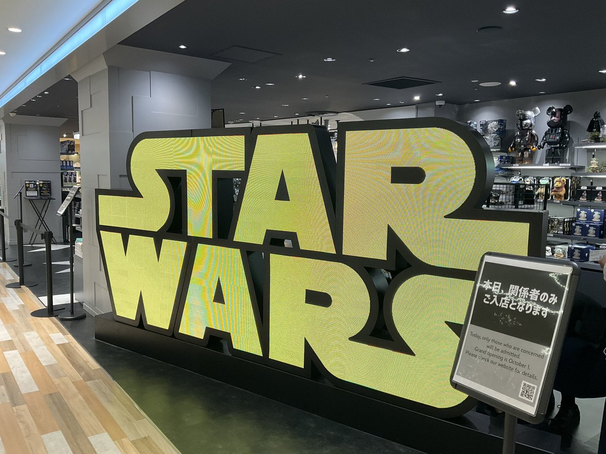 starwarsweblog's tweet photo. 日本初の『スター・ウォーズ』常設オフィシャルストア「STAR WARS STORE by BENELIC 池袋パルコ店」の内覧会に伺いました！店内は帝国軍、ネヴァロ、タトゥイーン、ミレニアム・ファルコンからインスパイアされた4つの内装で、テーマ性のある売り場です！
#スターウォーズストア #STARWARSSTORE https://t.co/ohLX0SJFvt