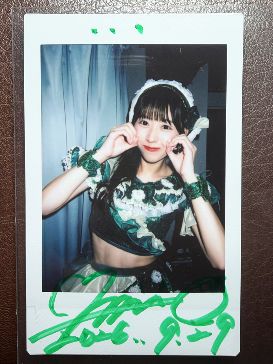 TenTenTen_ooo's tweet photo. おめでとうとありがとうを伝えたくて
はじめましてしてきた

み「はじめてだけどはじめてじゃない感じ
　今日もこの間も目があってにこってしたよね
　・・・でいいの？」
　って心配(?)してくれたのやさしい💚

#スクスマZepp0929 #スクスマ
#美海のいる日常

みんな宛名の書き方が違うのなんかすき https://t.co/Uq52jfXqGs