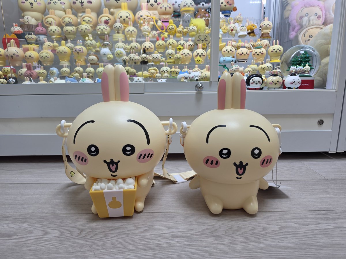 Uusagi_____yaha's tweet photo. 왼) 한국 CGV 팝콘통
오)일본 파크 팝콘통 https://t.co/8sMu8GsGD2