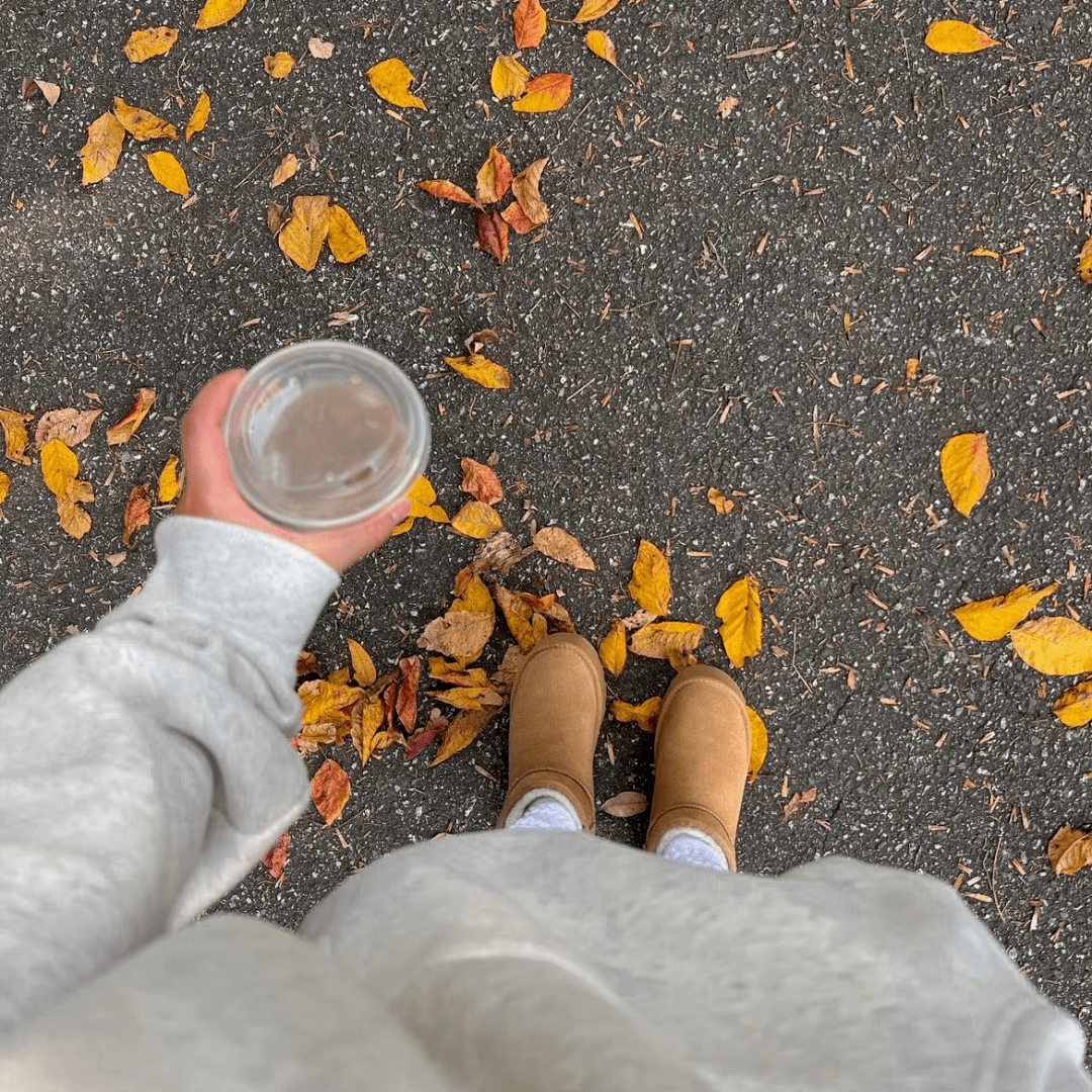ShalonAuslander's tweet photo. Lovely sunny autumn morning—crunchy leaves under my boots and warm coffee in hand, perfect weekend vibes!， https://t.co/KIFlHILLXw