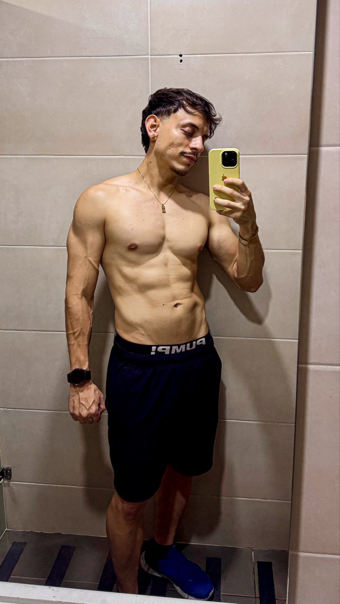 SoyJCuervo's tweet photo. 3 días enfermo
2 con fiebre y en cama
1er día en que puedo volver al gym
Se siente cuando el cuerpo no está aún al 100% 🥺
Agradecido con el cuerpo que me responde y la disciplina construida ❤️‍🔥
.
.
.
Manden tips para retomar con toda ✨🫶🏼 https://t.co/5WQADWobSY