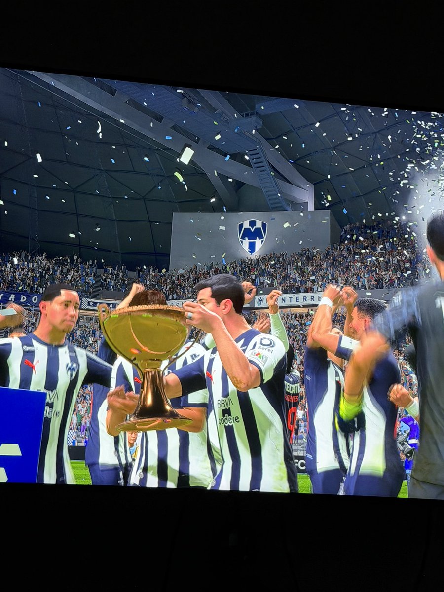 RYW_26's tweet photo. Yo quisiese #FC27 @Rayados https://t.co/5lsKxndENq