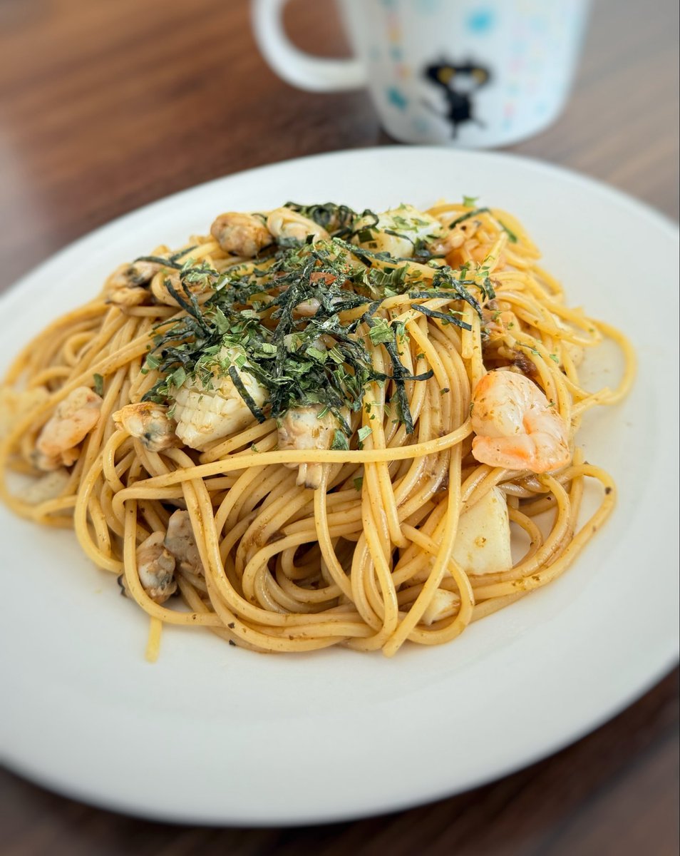 tsuki_2ki8's tweet photo. 和風シーフード海苔パスタうま！
味付けはごはんですよですよ笑 https://t.co/5umMkLQ8N1
