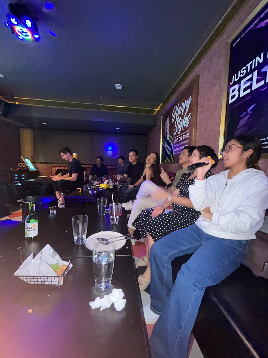Zaapi_Official's tweet photo. 🎤 Team karaoke reveals a different side of your colleagues.

Some play it safe. Some reveal hidden talent. And some perform like it’s their own concert.

Questionable vocals, great laughs, even better company.

#Zaapi #TeamCulture #LifeAtZaapi https://t.co/tloB2IWvHH