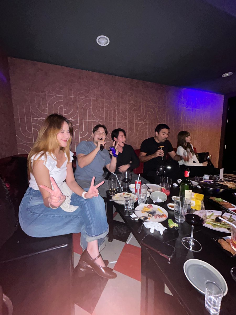 Zaapi_Official's tweet photo. 🎤 Team karaoke reveals a different side of your colleagues.

Some play it safe. Some reveal hidden talent. And some perform like it’s their own concert.

Questionable vocals, great laughs, even better company.

#Zaapi #TeamCulture #LifeAtZaapi https://t.co/tloB2IWvHH