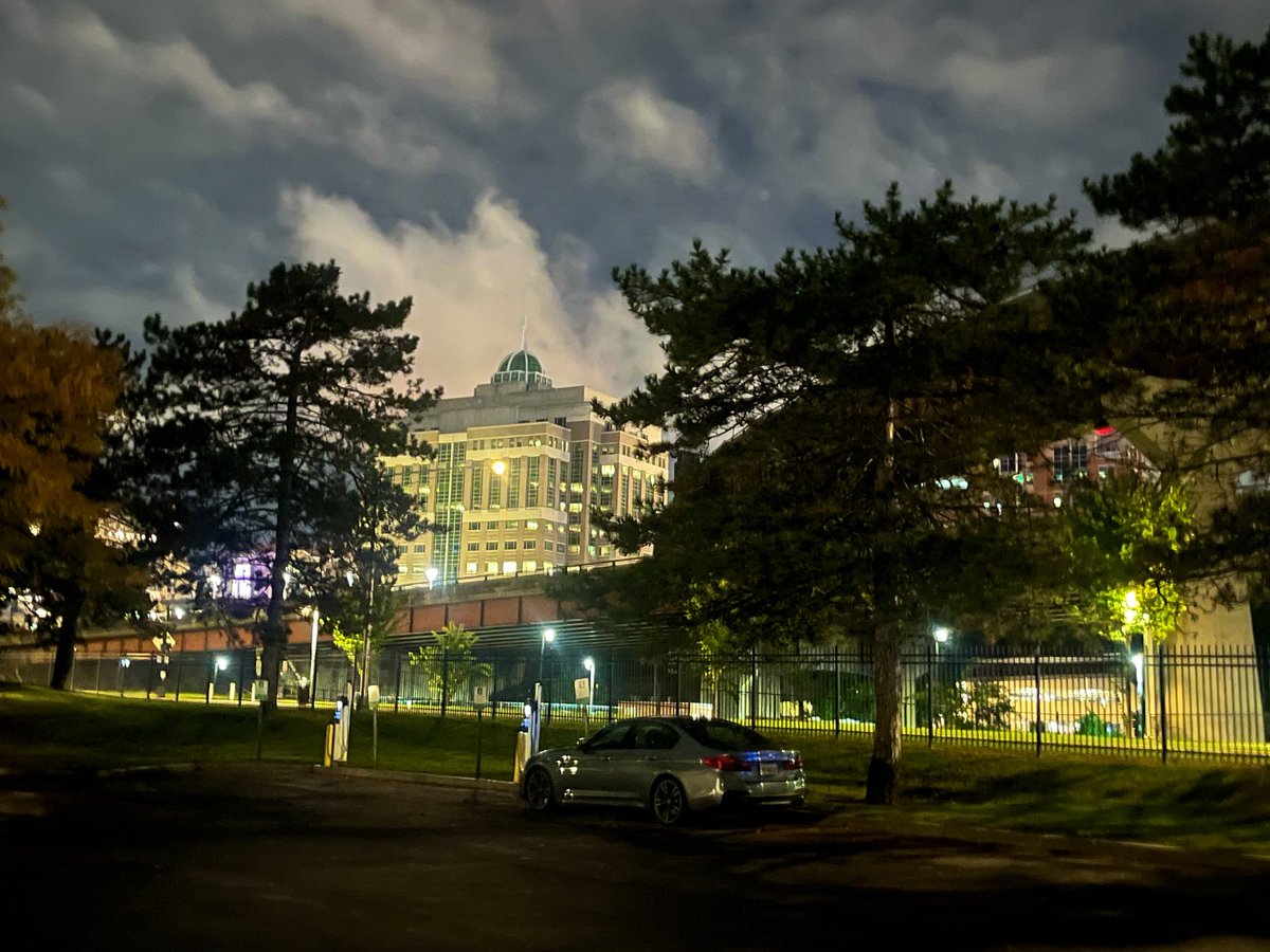mattbad820's tweet photo. fall nights >>> https://t.co/v2oBNvndxq