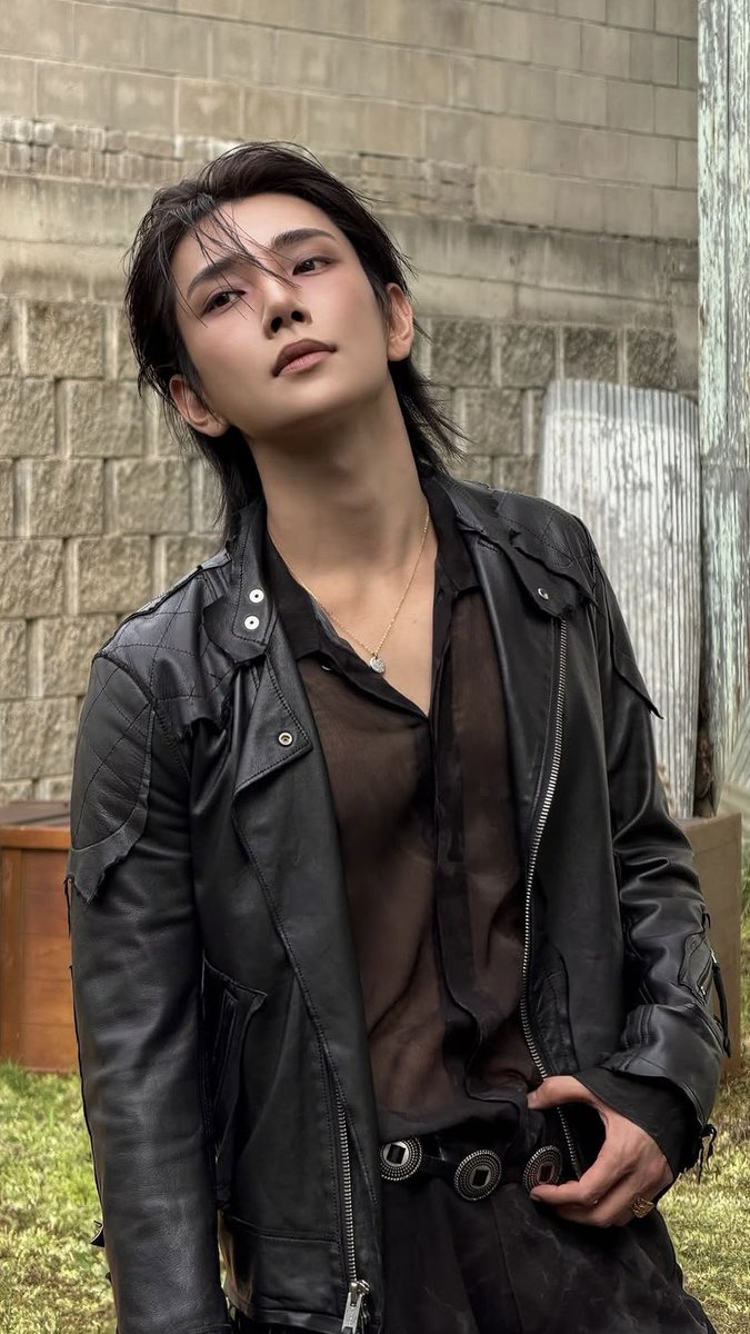 shuasmedia's tweet photo. obsessed with this joshua look https://t.co/Hlk9igFclg