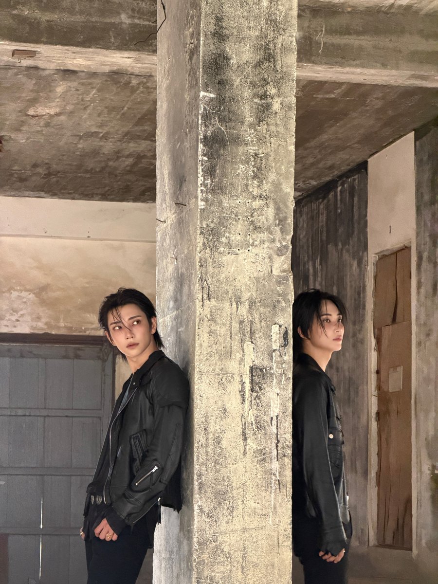 ddackhanaman's tweet photo. 어쩜이렇게 둘다 얼굴도 예쁘고 키까지 똑같을까..
맡겨놓은 투샷 영원히 나와서 너무너무행복해요 https://t.co/zyLqDQ8c7r