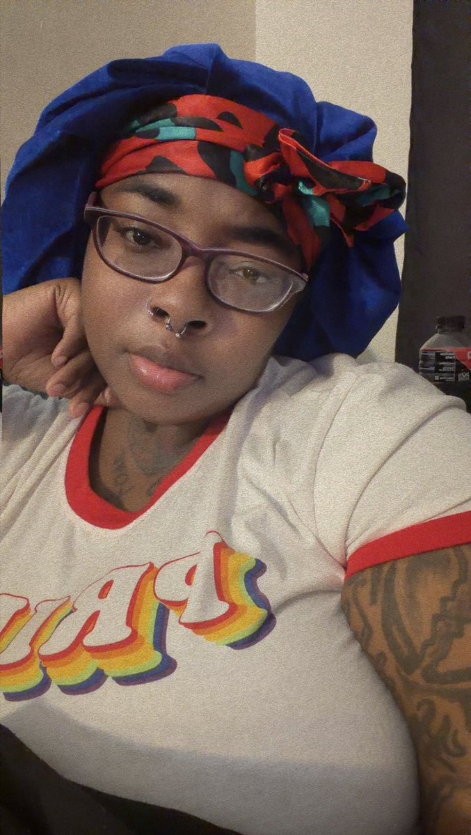 fat_asssbri's tweet photo. New favorite bonnet🌸 https://t.co/dIQmY2IHV1