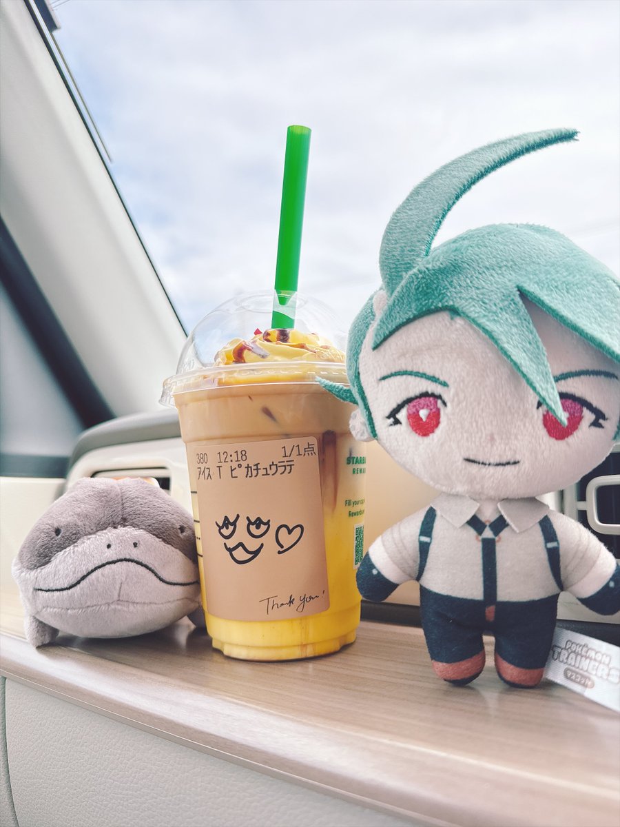 _yu_cos's tweet photo. スタバのピカチュウ⚡️飲んできた🫶🏻💕
店員さんにジュペッタも描いてもらっちゃった💕 https://t.co/YzcYZrLyUq