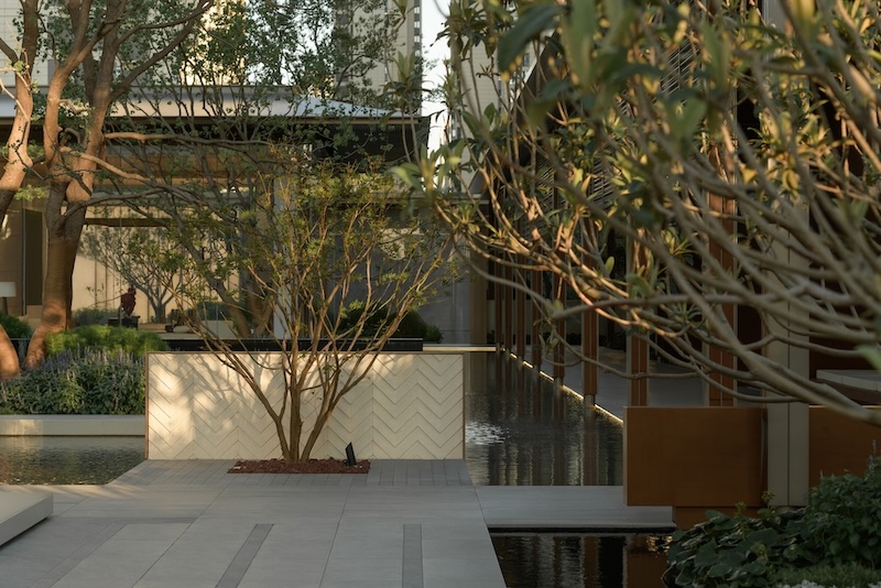 Architizer's tweet photo. Innovation Prologue takes the courtyard as a starting point, opening its spaces toward gardens and carefully framed views. Inspired by Geoffrey Bawa, the project uses simple structures to create a close relationship between architecture and nature.

📍 Zhengzhou, China
Project by: UNLIMITED METROPOLIS
Details: https://t.co/J2edOIckQK