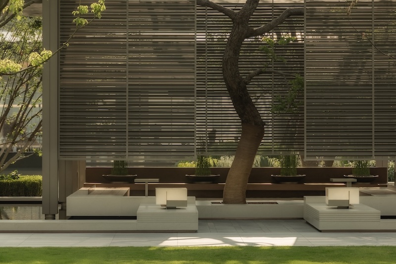 Architizer's tweet photo. Innovation Prologue takes the courtyard as a starting point, opening its spaces toward gardens and carefully framed views. Inspired by Geoffrey Bawa, the project uses simple structures to create a close relationship between architecture and nature.

📍 Zhengzhou, China
Project by: UNLIMITED METROPOLIS
Details: https://t.co/J2edOIckQK